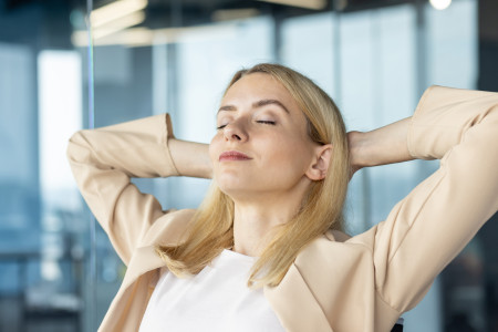 Borítókép: Feszült vagy? Ezzel a 8 gyors stresszoldó gyakorlattal pillanatok alatt ellazulhatsz