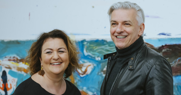 Borítókép: Kortárs művészek és állami gondozott gyerekek találkozása a Ludwig múzeumban kiállított képeken