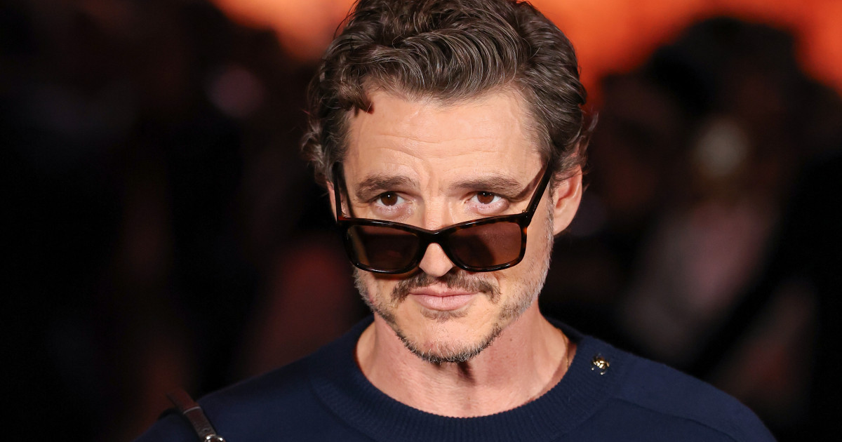 Szégyenérzet nélkül: Pedro Pascal és a férfi táskák új aranykora