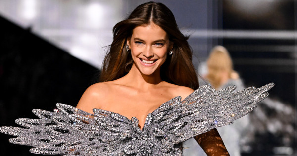 Palvin Barbi törött lábbal vonult végig a Victoria's Secret divatbemutatóján