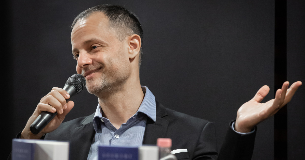 Légrádi Gergely író, az Éppen annyi című kötet szerzője.