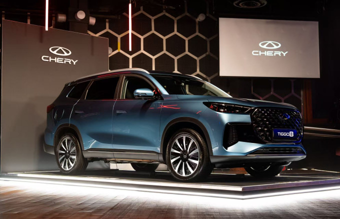 Chery TIGGO 8 a színpadon az angliai megnyitó eseményen