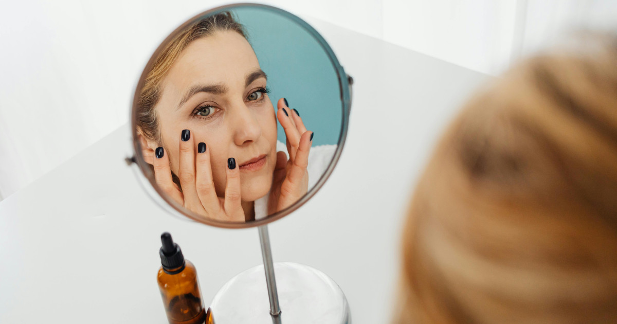 Borítókép: Sminkesek szerint ezek a legjobb alapozók érett bőrre: természetes, ragyogó bőrképet varázsolnak