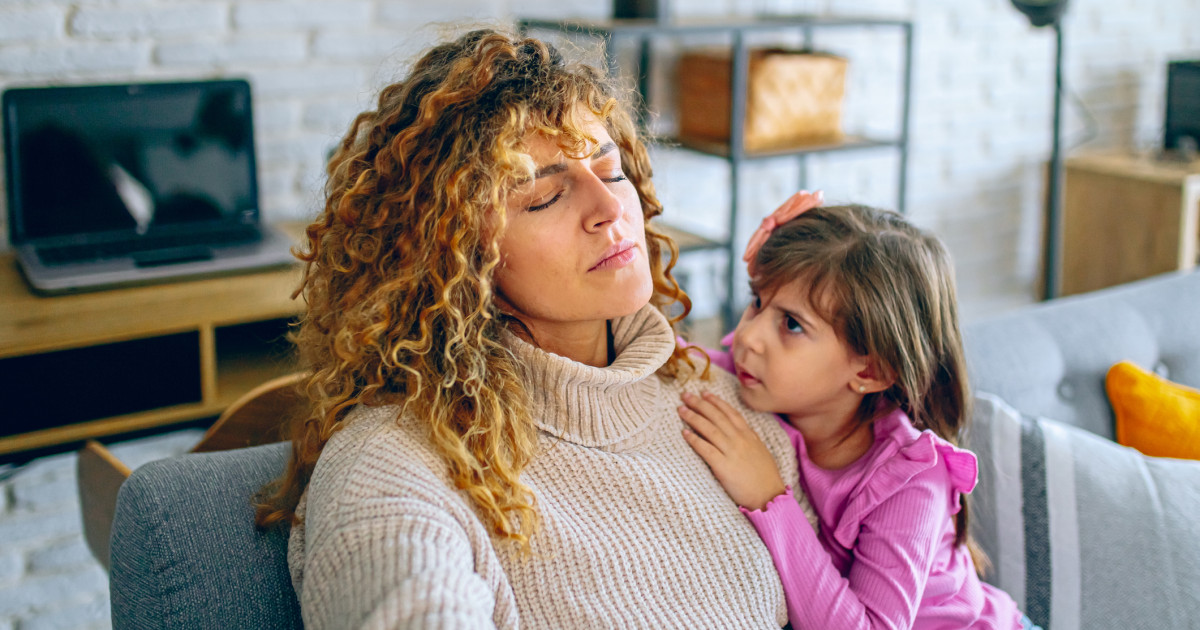 Borítókép: „Nagyon sok anya egyszerűen csak arra vágyik, hogy kimondhassa: nehéz, és ezért ne ítéljék el” – Beszélgetés Werner-Tóth Zsuzsival az anyai kiégésről