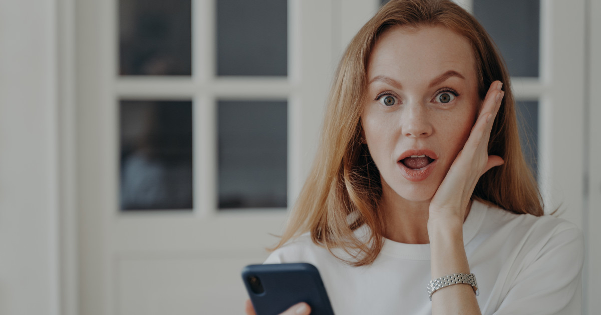 Borítókép: A legbizarrabb ereklyék a sztároktól, amikért a rajongók pénzt adtak: használt zsebkendő és vécé is van a listán