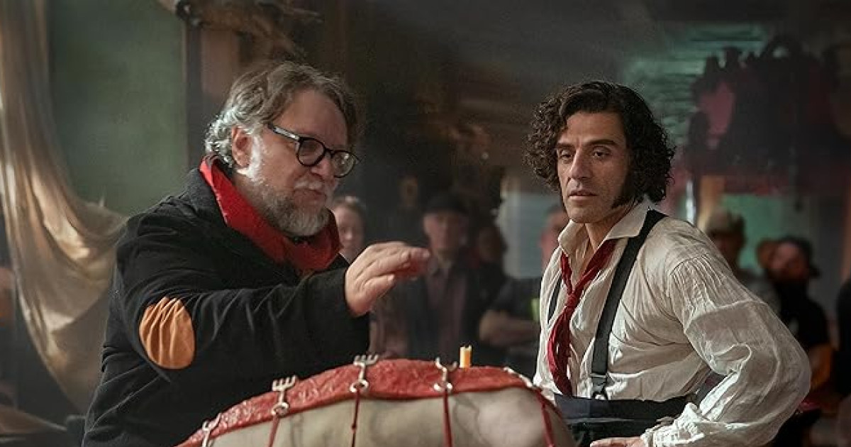Guillermo del Toro és Oscar Isaac a Frankenstein forgatásán