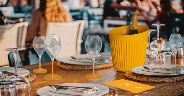 Borítókép: Buborékba zárt elegancia – Champagne Week Magyarországon