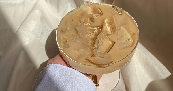 Borítókép: Ez lehet a matcha vetélytársa! Itt az új őszi kedvenc, a hojicha tea, amit te is imádni fogsz