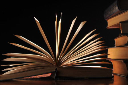 Borítókép: 5 könyv, ami nem hagy nyugodni: bűn, lélek és sötét titkok az őszi estékre