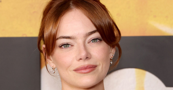 Borítókép: Esetlen fiatal lányból a vörös szőnyeg stílusos dívája - Emma Stone stílusnapló