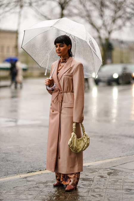 Borítókép: Esernyőtől a gumicsizmáig: a szezon legpraktikusabb és legstílusosabb darabjai