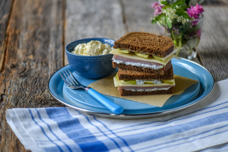 Borítókép: 5 finom kence, amit a kenyérre kenhetsz vaj helyett