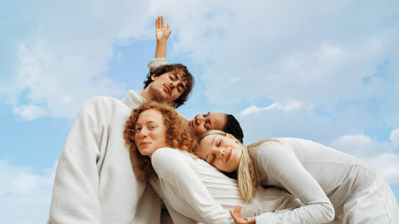 Borítókép: A stresszes sorban állás helyett néhány kattintással is mesés ajándékokkal lepheted meg szeretteid karácsonykor