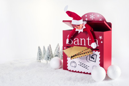 Borítókép: Újabb 24 gyors és vicces Elf manó csíny, ami feldobja a decemberi reggeleket