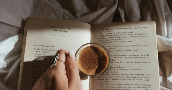 Borítókép: Karácsonyi könyvajánló: 20 regény, amivel biztos nem lőhetsz mellé karácsonykor