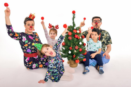 Borítókép: Akik nevetéssel gyógyítanak – A bohócdoktorok megnevettetnek, nyugtatnak és a fájdalmat is csillapítják