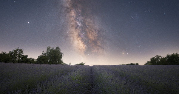 Borítókép: 7 csillagjegy, akiknek már december 27-én elindul az újévi szerencse-időszak - most aktiválódnak a 2026-os jó energiák az életükben