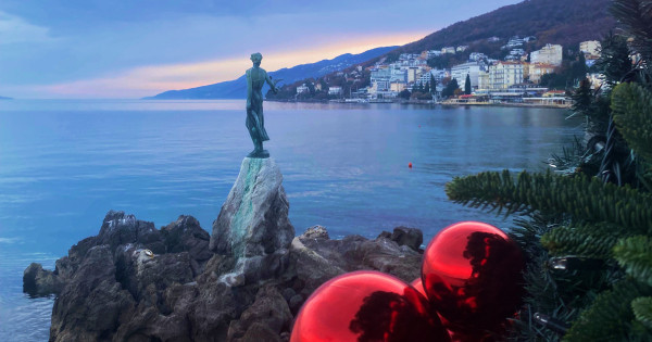 Borítókép: Adventi fények Opatijában 