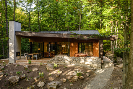 Borítókép: Ötcsillagos élmény Karácsonyra - a többszörös díjnyertes Monolith Lodge villa extra szállásutalványt kínál az ünnepekre