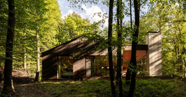 Borítókép: Ötcsillagos élmény Karácsonyra - a többszörös díjnyertes Monolith Lodge villa extra szállásutalványt kínál az ünnepekre