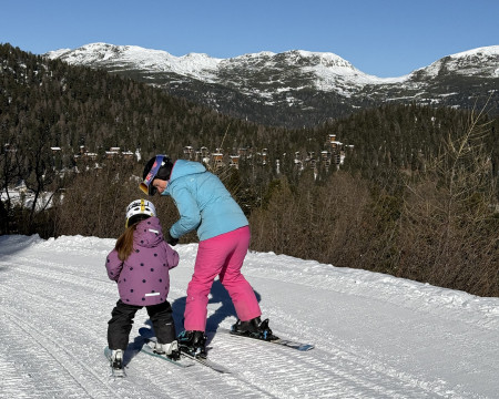 Borítókép: Félelem nélkül a sípályán: 5 mondat, amit mondj magadnak és a gyereknek