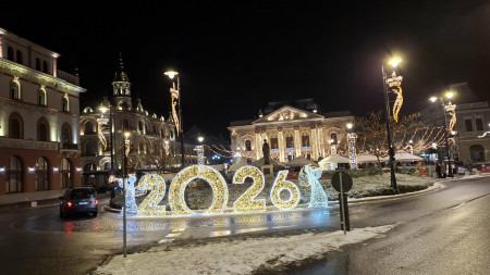 Borítókép: Hulló hó, autózás és szusiétterem: ilyen volt a szilveszterünk Nagyváradon és környékén