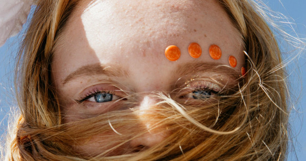 Borítókép: Bőrgyógyászok figyelmeztetnek: 5 népszerű étrend-kiegészítő, ami valójában árthat a bőrödnek, és te nem is gondolnád