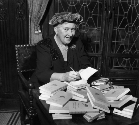 Borítókép: Hétindító idézet az 50 éve elhunyt Agatha Christie-től: összegyűjtöttük legjobb regényeit