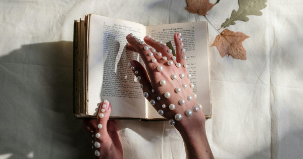 Borítókép: Bestseller lista: Ezek voltak 2025 legnépszerűbb könyvei - te mennyit olvastál közülük?