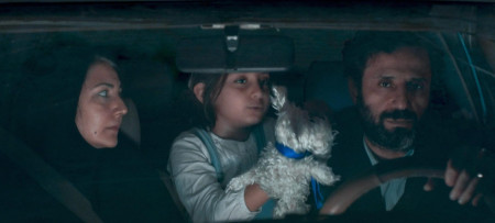 Borítókép: Megölheted-e azt, aki tönkretette az életedet? Megnéztük a Csak egy baleset című Arany Pálma-díjas iráni filmet