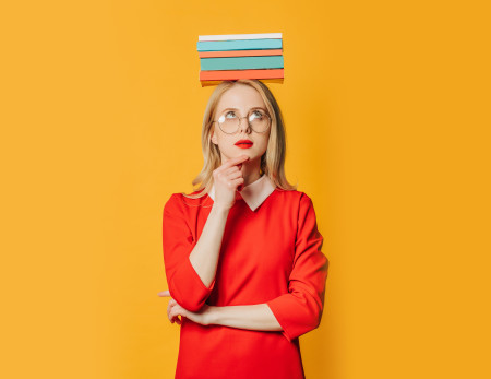 Borítókép: Az AI kíméletlenül darabokra szedte szerkesztőségünk kedvenc könyveit: azt hittük, jó az ízlésünk, aztán lekonyult a szánk