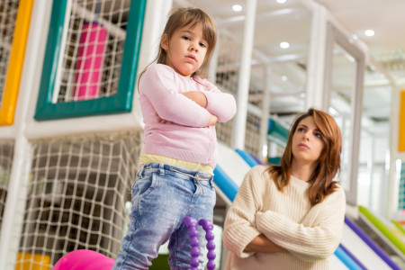 Borítókép: Rászólhatok más gyerekére? A pszichológus válasza, ami sok konfliktustól megkímélhet