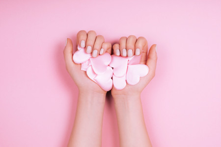 Borítókép: 6 Valentin-napi körömtrend, amit imádni fogsz, ha idén valami különlegesre vágysz