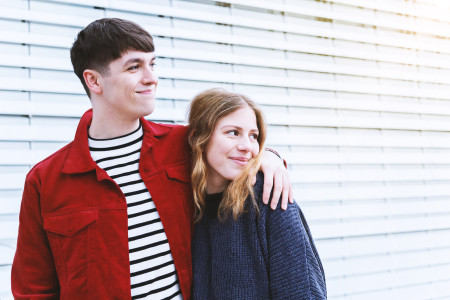 Borítókép: Amikor a gyerekünk szíve törik össze, a miénk is sajog: meddig védhetjük meg őket a csalódástól?