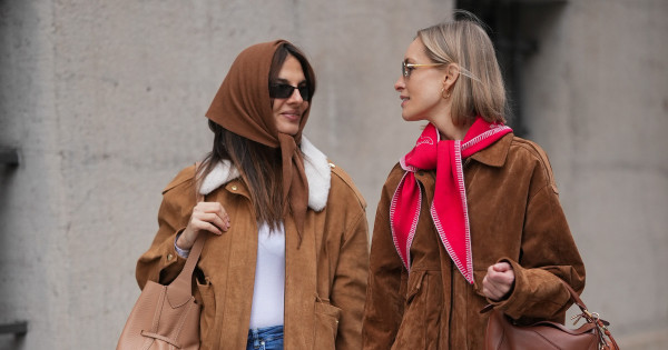 Borítókép: Felejtsd el a vastag sálakat! Ez a mikrotrend 2026 egyik legnagyobb divatrobbanása - a stílusos nők már viselik!