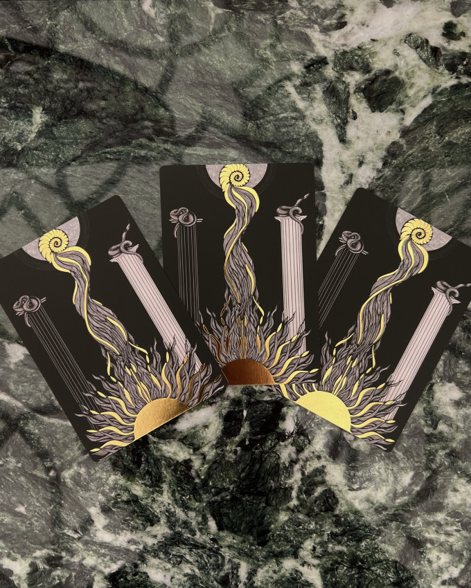 Hallgass a megérzéseidre és válassz egy tarot kártyát a pakliból, Grisha Batai asztrológus pedig segít neked megfejteni az üzenetét!