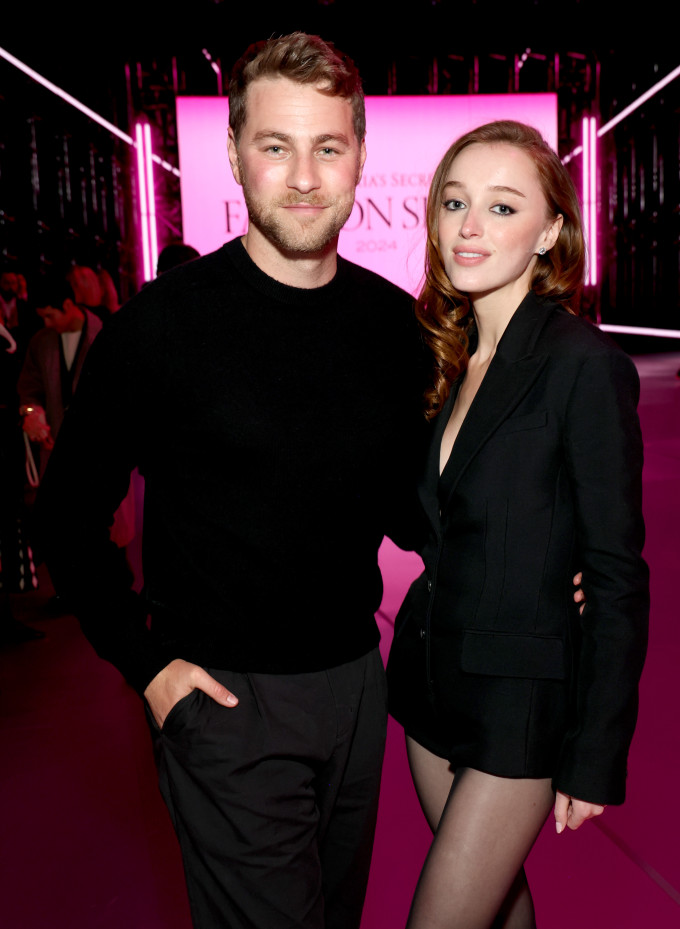 Phoebe Dynevor hercege az életben Cameron Fuller.