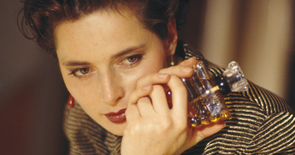 Borítókép: A ’90-es évek imádott, ám elfeledett parfümjei újra visszatérnek - ezek az illatok lesznek 2026 nagy kedvencei!