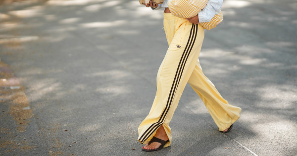 Borítókép: A legstílusosabb melegítő, ami minden fashionista gardróbjában kötelező - mutatjuk a legjobb vételeket!