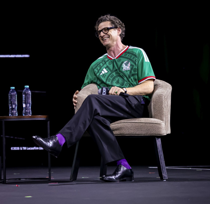 Pedro Pascal a mexikói válogatott focimezében