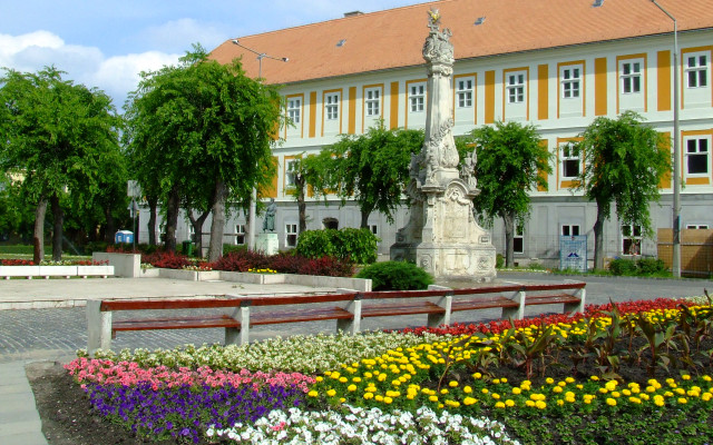 Kalocsa - Szentháromság tér