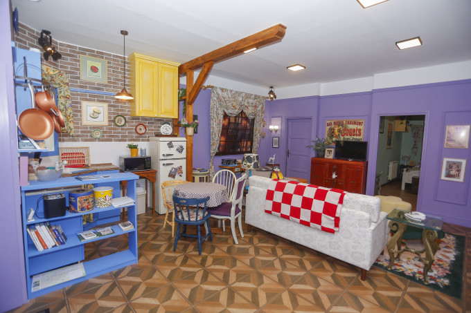 Az Egerben található Monica's Apartment ajtaján belépve magad mögött hagyhatod a valóságot a Jóbarátok életérzésért!