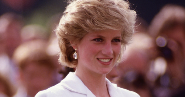 Borítókép: Diana hercegné imádott szandálja most újra trendi - 45 évvel később a nyár alapdarabjának számít!