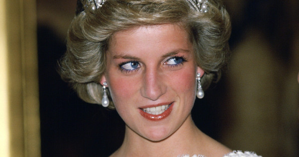 Borítókép: 60 éve már! Diana hercegnéről sosem látott gyerekkori kép került elő - FOTÓ