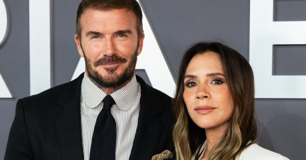 Borítókép: Már kész nő! Victoria Beckham sosem látott családi képekkel ünnepelte Harper 15. születésnapját - FOTÓK