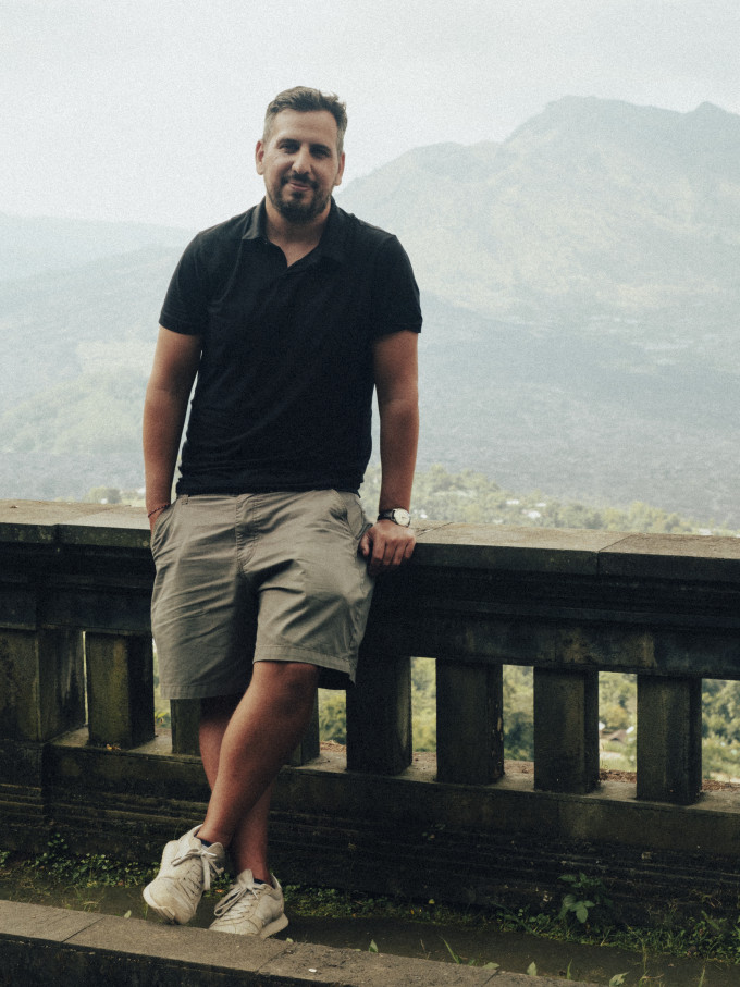 A szerző, Csapó András a Batur vulkánnál