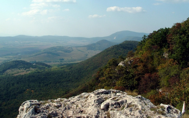 A Pilis a Nagy-kevély csúcsáról.