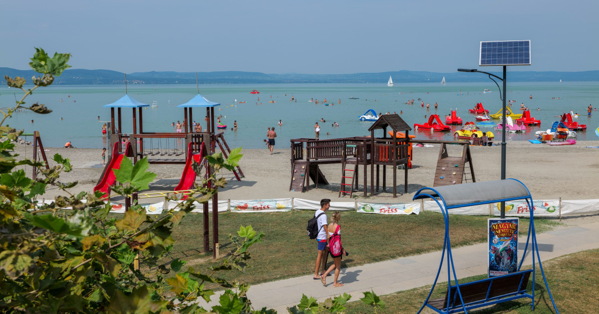 Így strandolnak a magyarok: a tópart a kedvenc, a tisztaság és a vízminőség fontosabb az áraknál