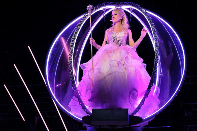 A hat teltházas estén Tóth Angelika alakította Glindát a Wicked musicalben.