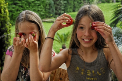 Borítókép: Mia és Miss Py ínycsiklandó receptjei: gyerekjáték a főzés! Eperfagyi